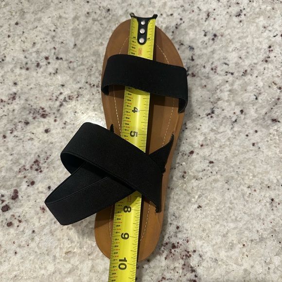 EUC Kelly & Katie Women’s Aria Flat Strappy Sandals Black and Tan Size 8 - Picture 4 of 6